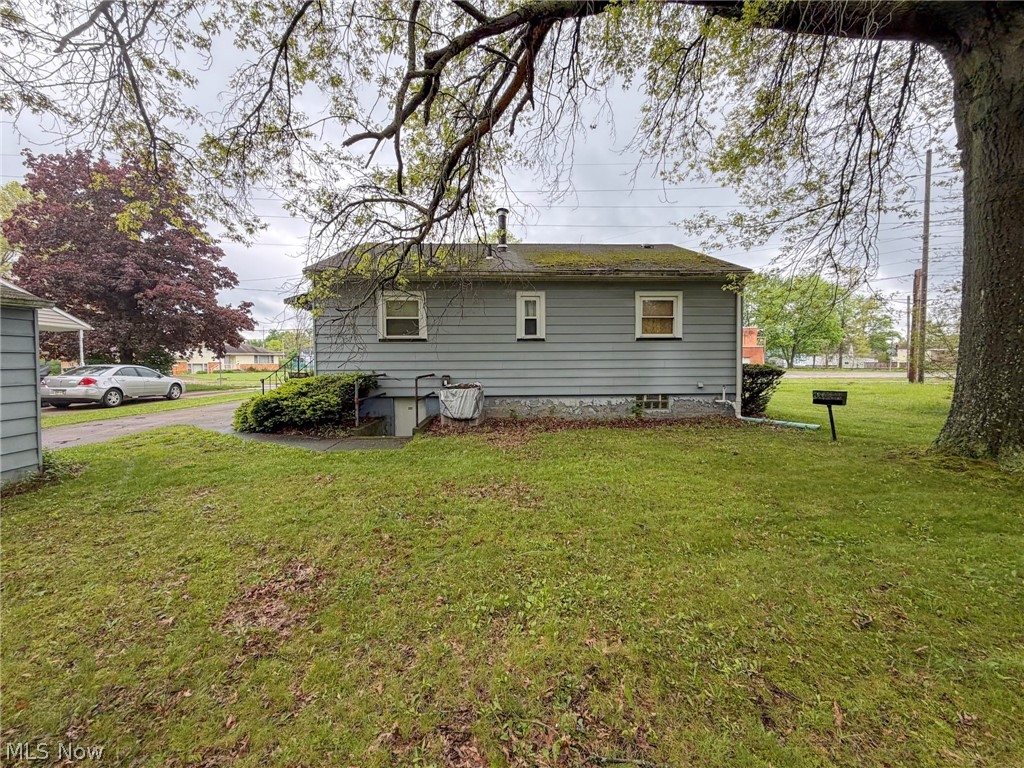 572 Comstock Street NW Warren OH 44483