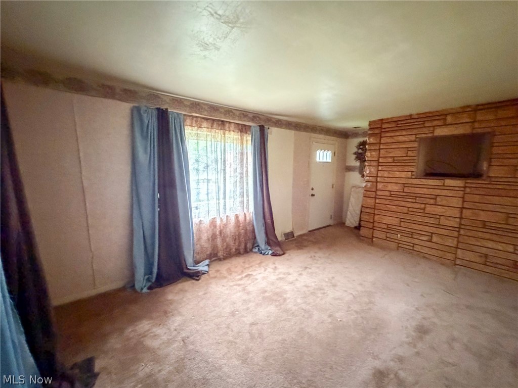 572 Comstock Street NW Warren OH 44483