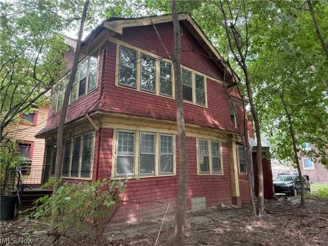 1274 E 100th Street Cleveland OH 44108