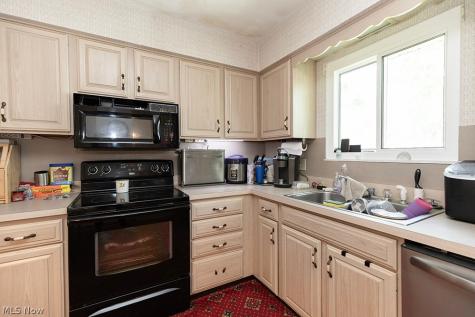 762 Abbe Road N Elyria OH 44035