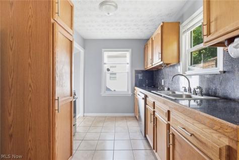 16705 Raymond Street Maple Heights OH 44137