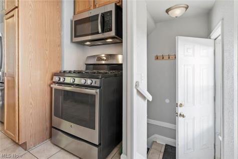 16705 Raymond Street Maple Heights OH 44137