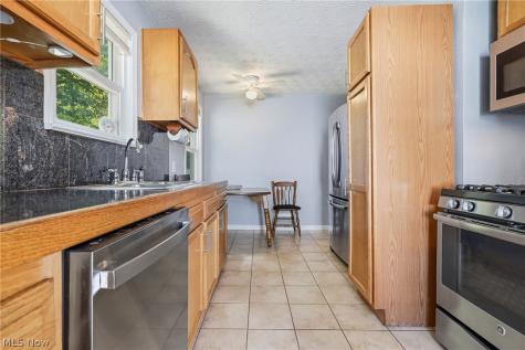 16705 Raymond Street Maple Heights OH 44137