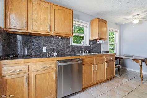 16705 Raymond Street Maple Heights OH 44137