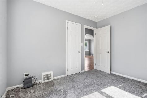 16705 Raymond Street Maple Heights OH 44137