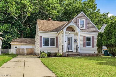 16705 Raymond Street Maple Heights OH 44137