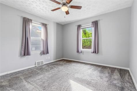 16705 Raymond Street Maple Heights OH 44137