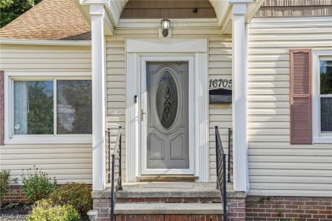 16705 Raymond Street Maple Heights OH 44137
