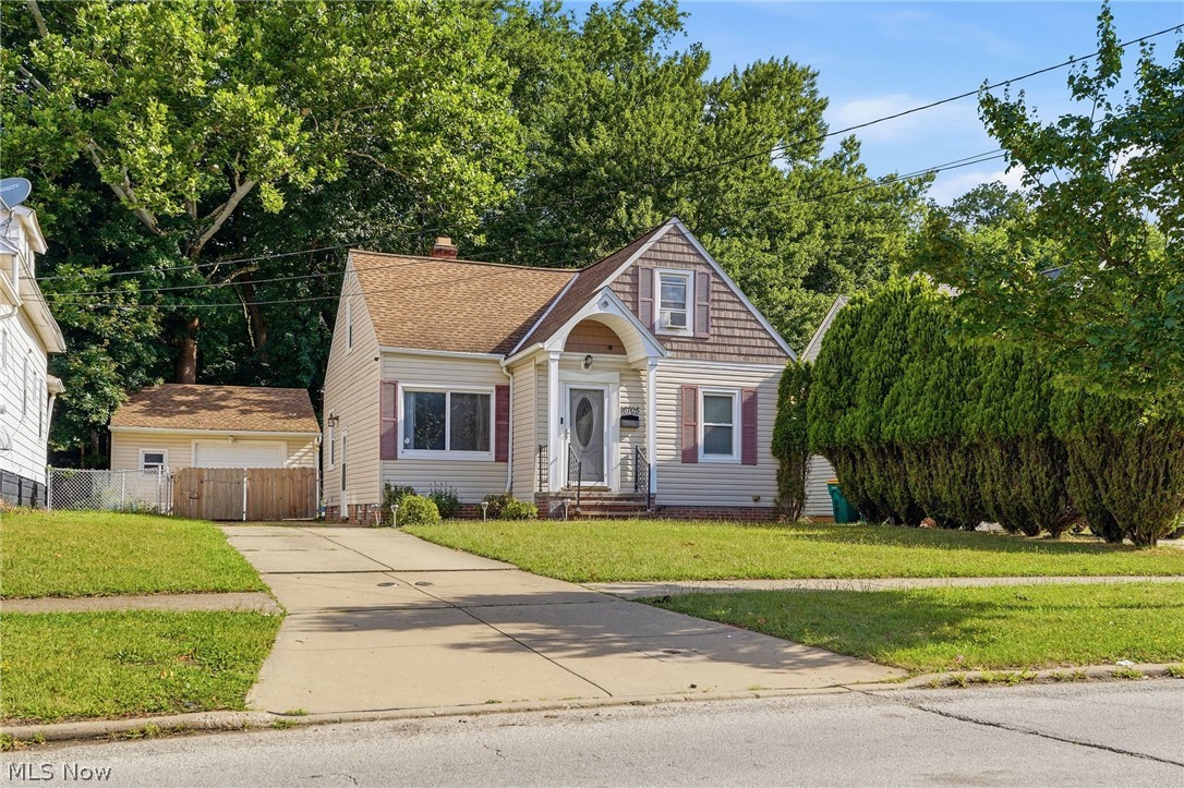 16705 Raymond Street Maple Heights OH 44137