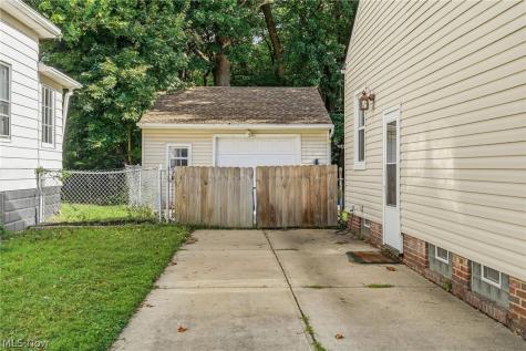 16705 Raymond Street Maple Heights OH 44137