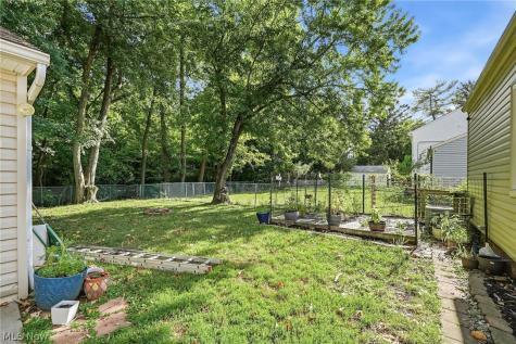 16705 Raymond Street Maple Heights OH 44137