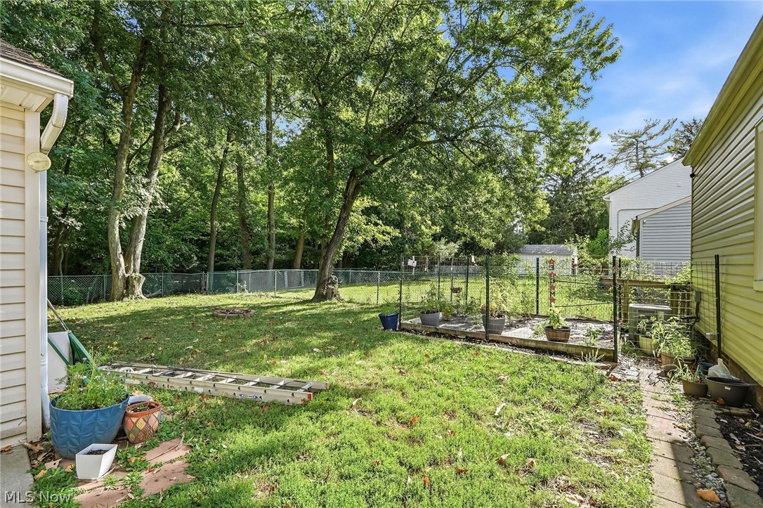 16705 Raymond Street Maple Heights OH 44137