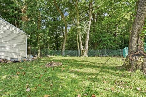 16705 Raymond Street Maple Heights OH 44137