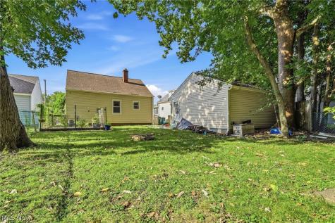 16705 Raymond Street Maple Heights OH 44137