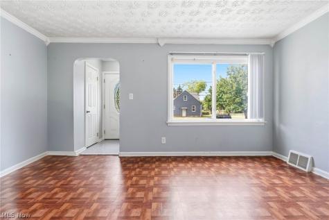 16705 Raymond Street Maple Heights OH 44137