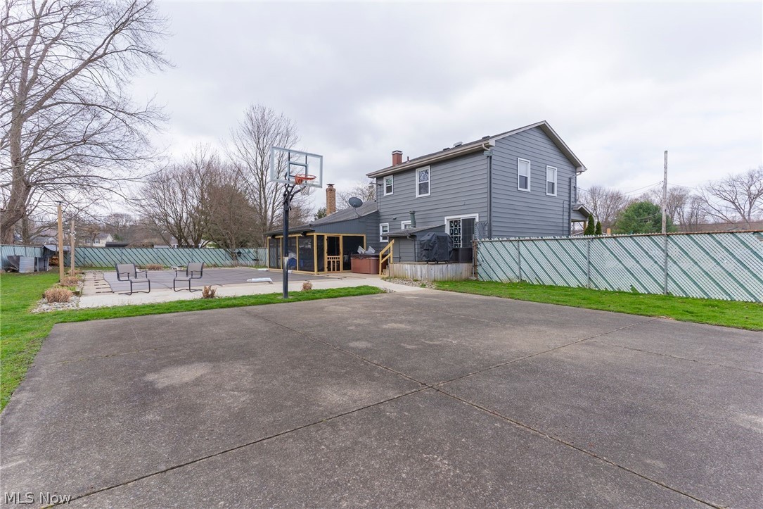 545 Meadowland Court Hubbard OH 44425