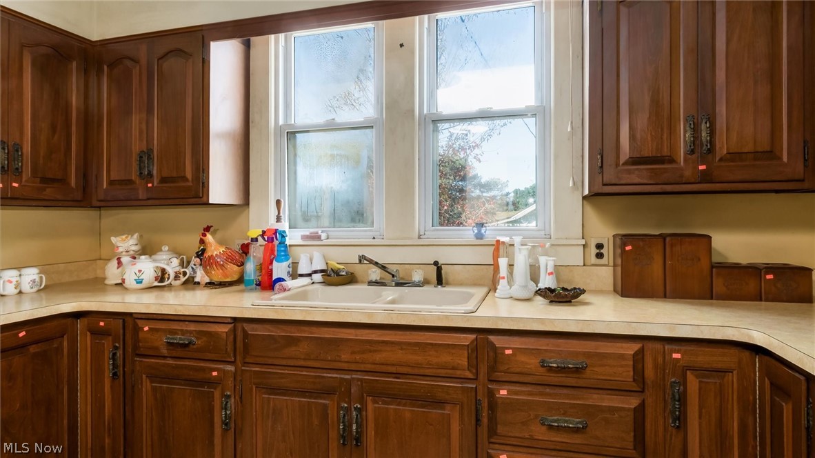 17791 Leatherwood Road Salesville OH 43778