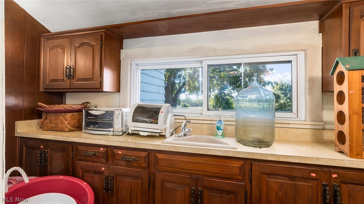17791 Leatherwood Road Salesville OH 43778
