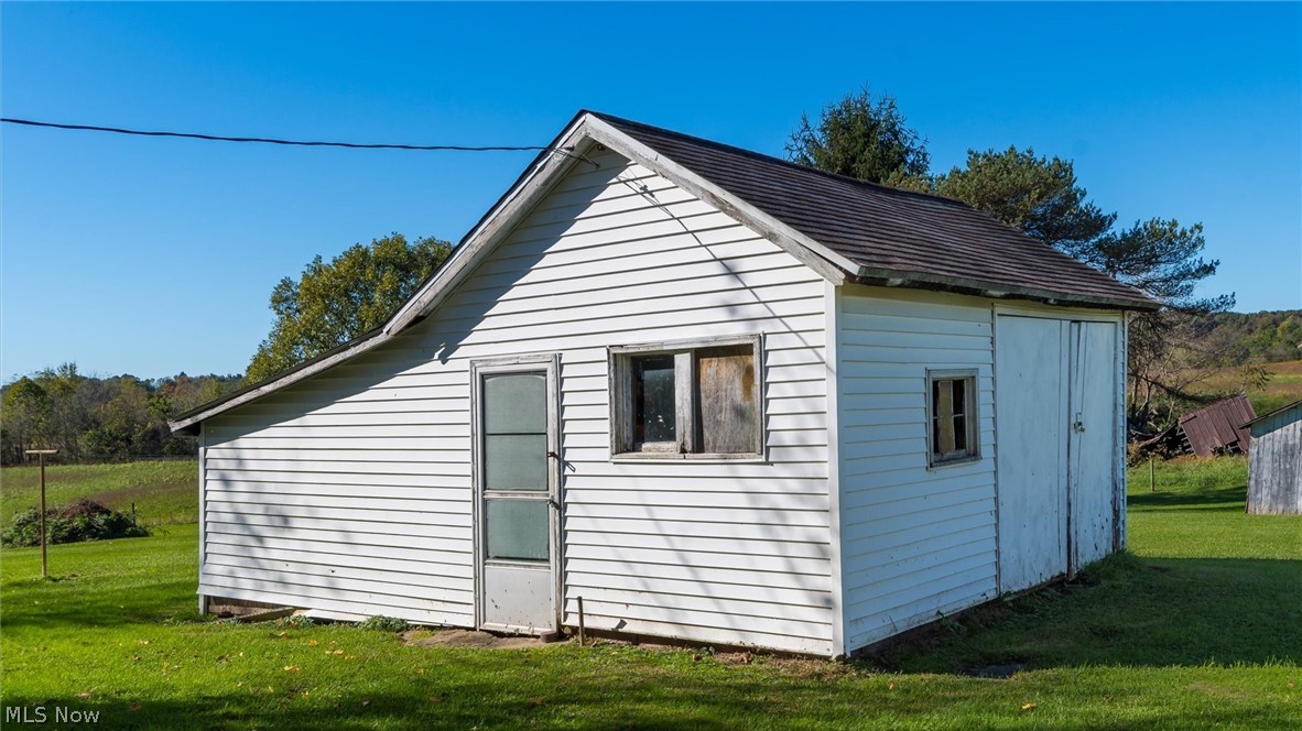 17791 Leatherwood Road Salesville OH 43778