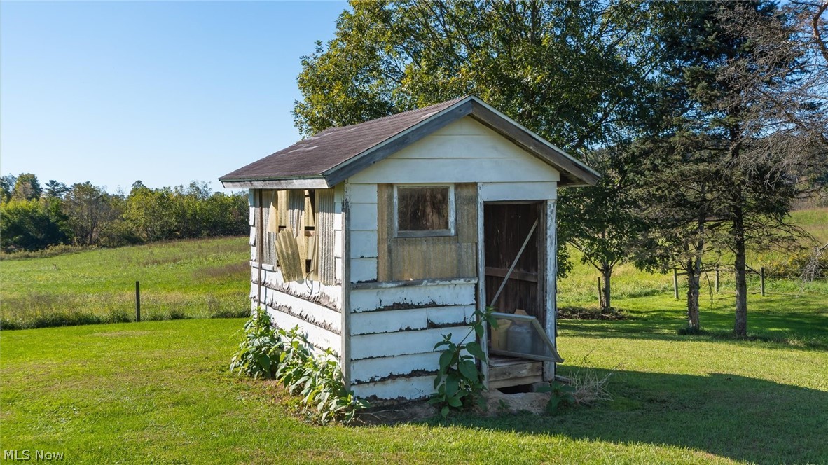 17791 Leatherwood Road Salesville OH 43778