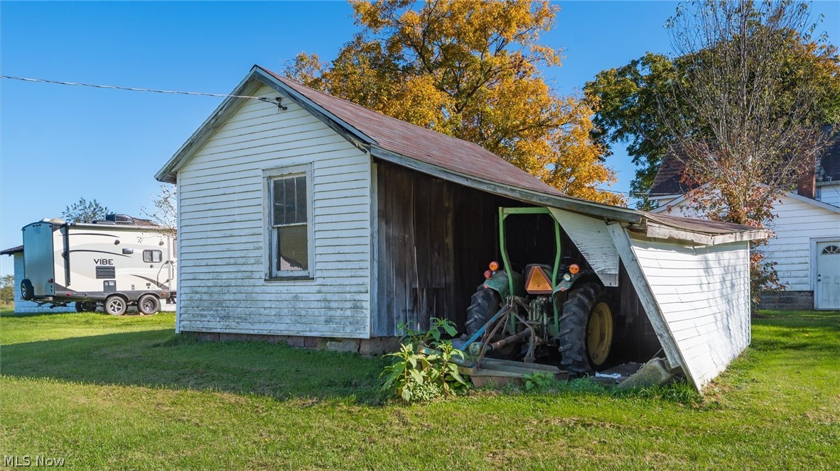 17791 Leatherwood Road Salesville OH 43778