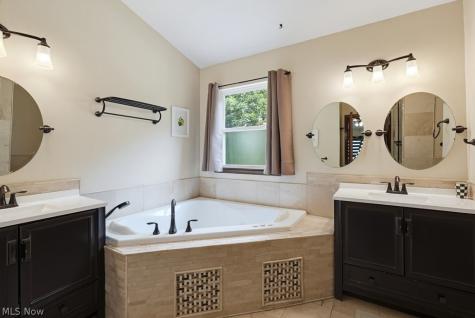 10313 Dayflower Drive Twinsburg OH 44087