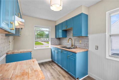 624 Eastern Heights Boulevard Elyria OH 44035
