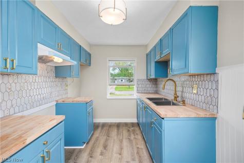624 Eastern Heights Boulevard Elyria OH 44035