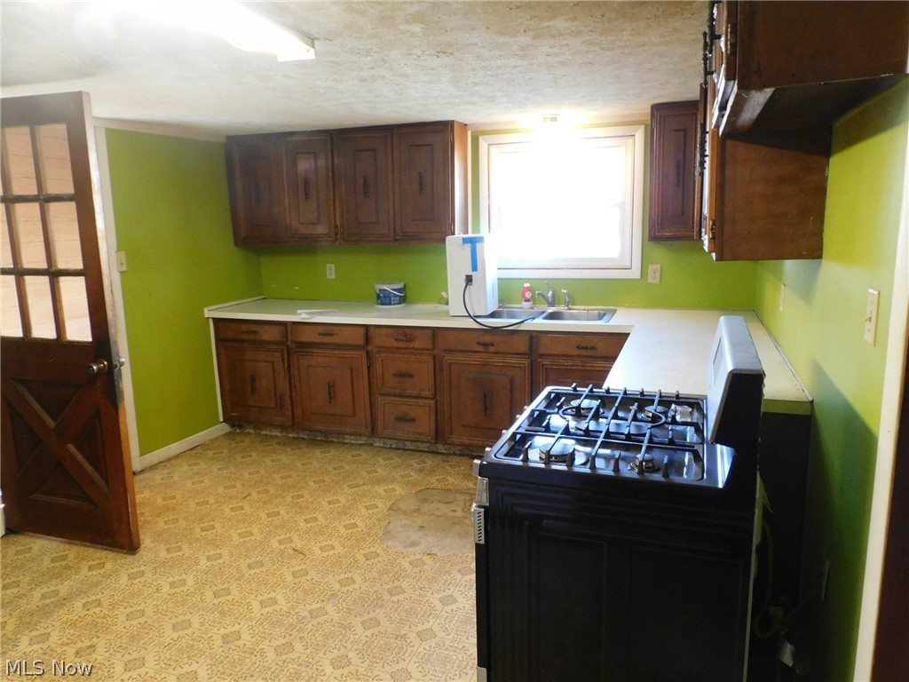 389 Broad Street Conneaut OH 44030