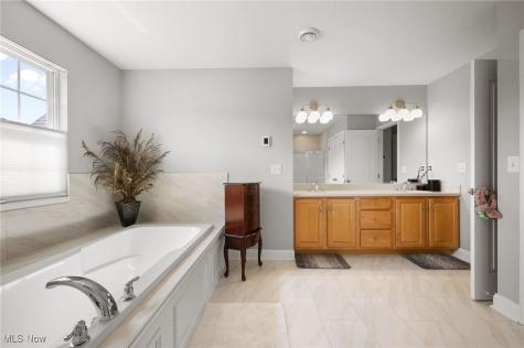 742 Brookside Circle Avon Lake OH 44012