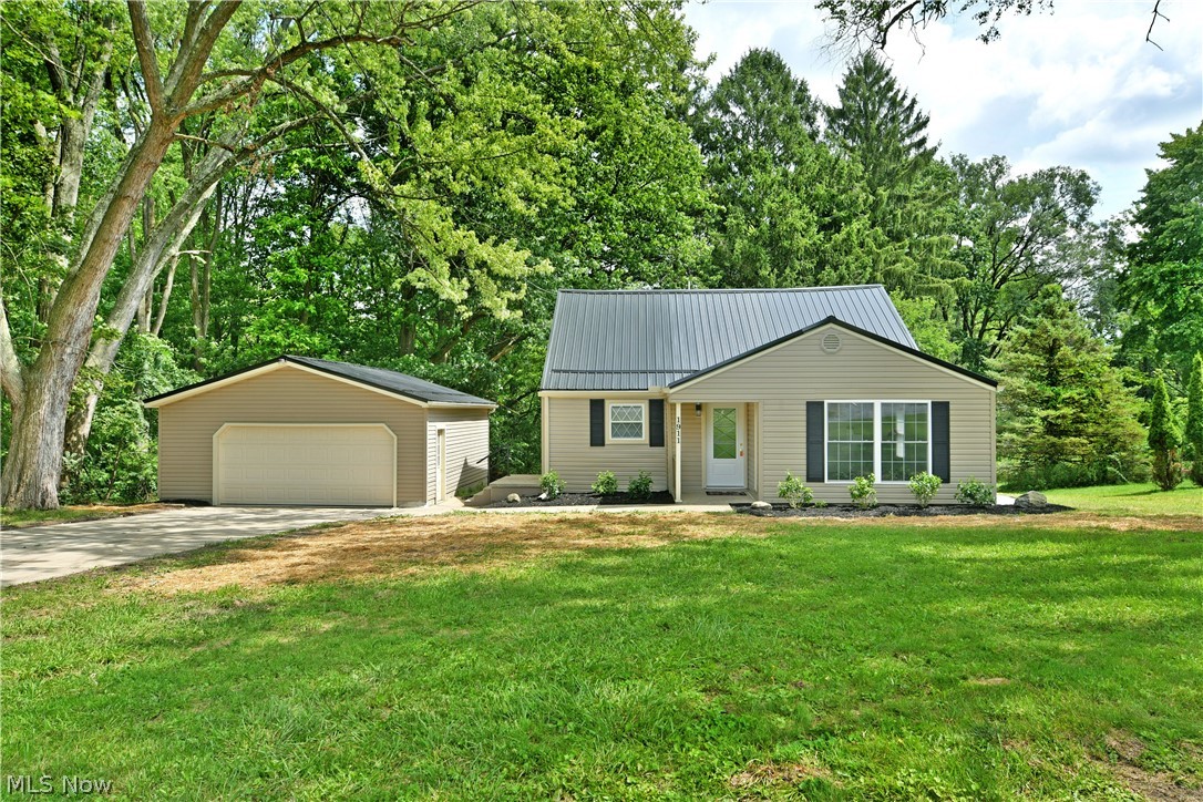 1911 Hubbard Thomas Road Hubbard OH 44425