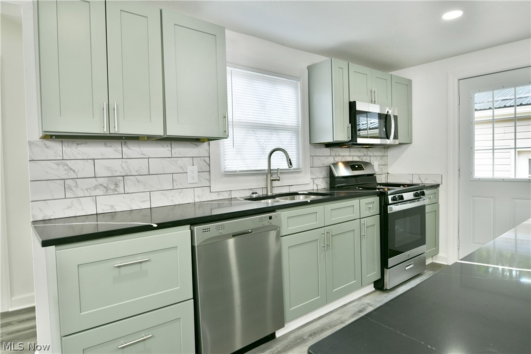 1911 Hubbard Thomas Road Hubbard OH 44425