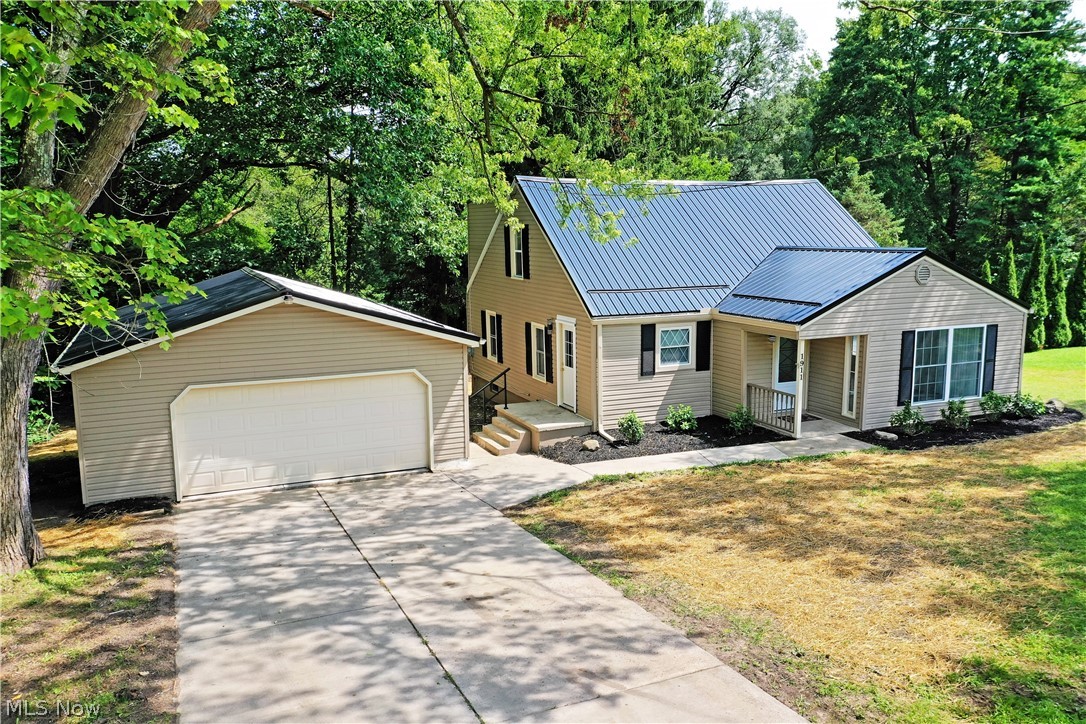 1911 Hubbard Thomas Road Hubbard OH 44425
