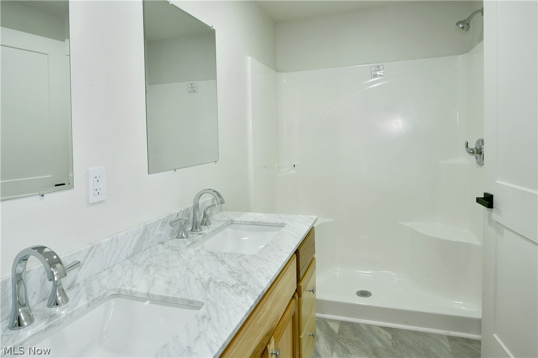 1911 Hubbard Thomas Road Hubbard OH 44425
