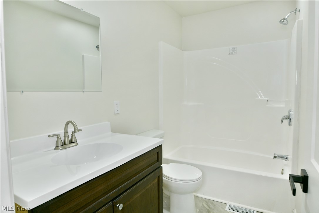 1911 Hubbard Thomas Road Hubbard OH 44425