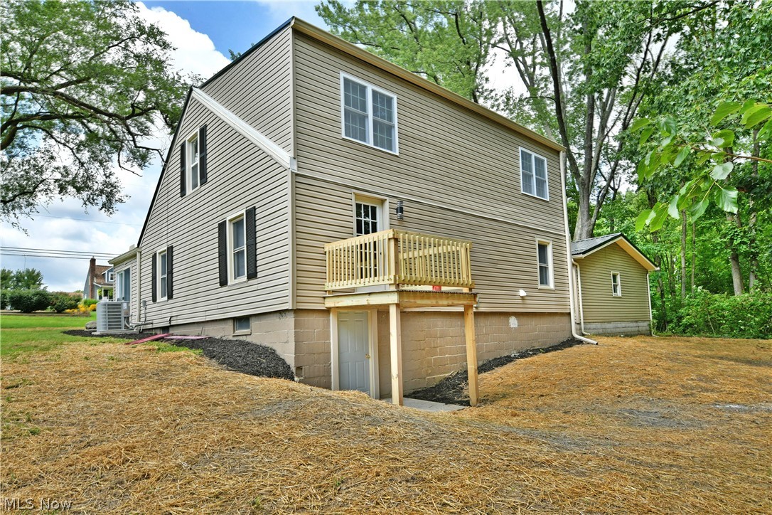 1911 Hubbard Thomas Road Hubbard OH 44425