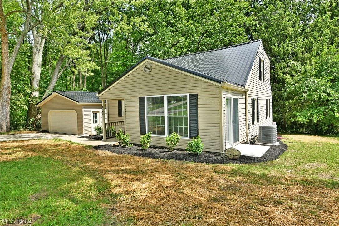 1911 Hubbard Thomas Road Hubbard OH 44425