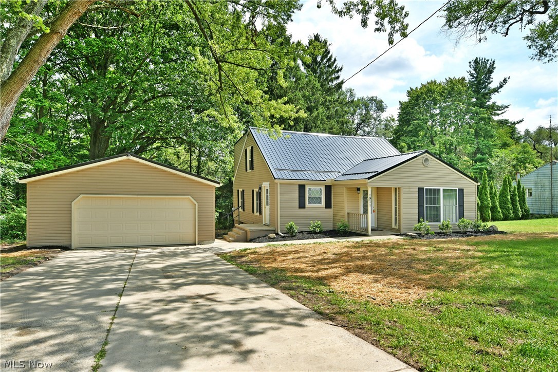 1911 Hubbard Thomas Road Hubbard OH 44425