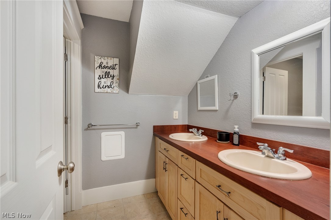 4493 Shanks Phalanx Road Southington OH 44470