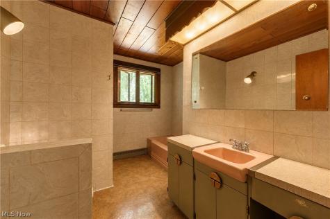 55 Willowdale Lake Avenue NW North Canton OH 44720