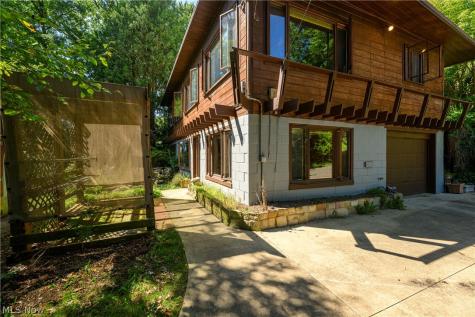 55 Willowdale Lake Avenue NW North Canton OH 44720