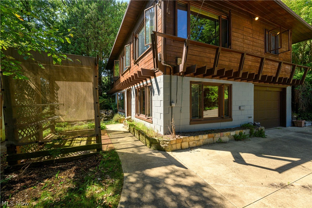 55 Willowdale Lake Avenue NW North Canton OH 44720