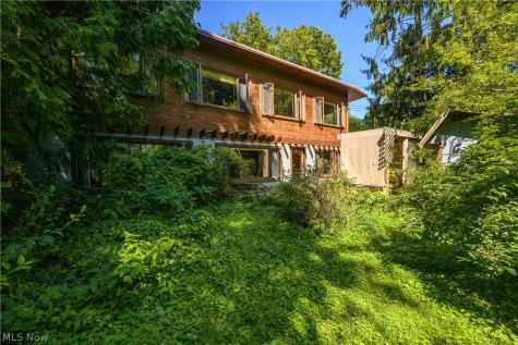 55 Willowdale Lake Avenue NW North Canton OH 44720