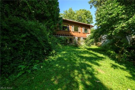 55 Willowdale Lake Avenue NW North Canton OH 44720