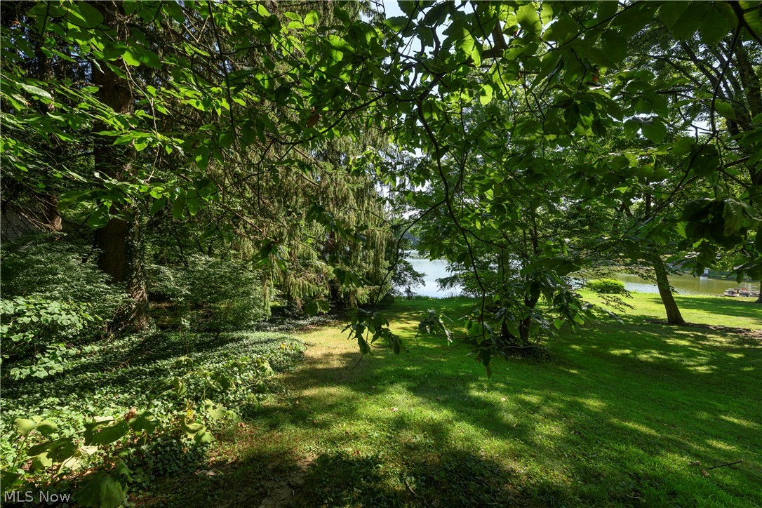 55 Willowdale Lake Avenue NW North Canton OH 44720