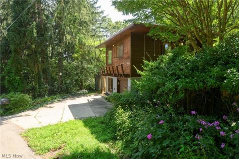 55 Willowdale Lake Avenue NW North Canton OH 44720