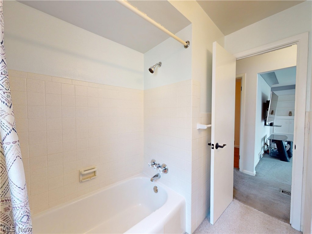 26361 Elinore Avenue Euclid OH 44132