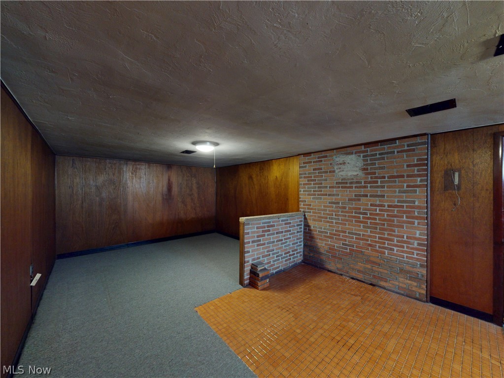 26361 Elinore Avenue Euclid OH 44132