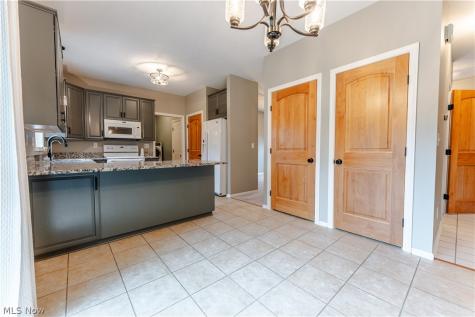 1433 Logan Lane Wooster OH 44691