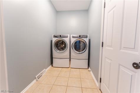 1433 Logan Lane Wooster OH 44691
